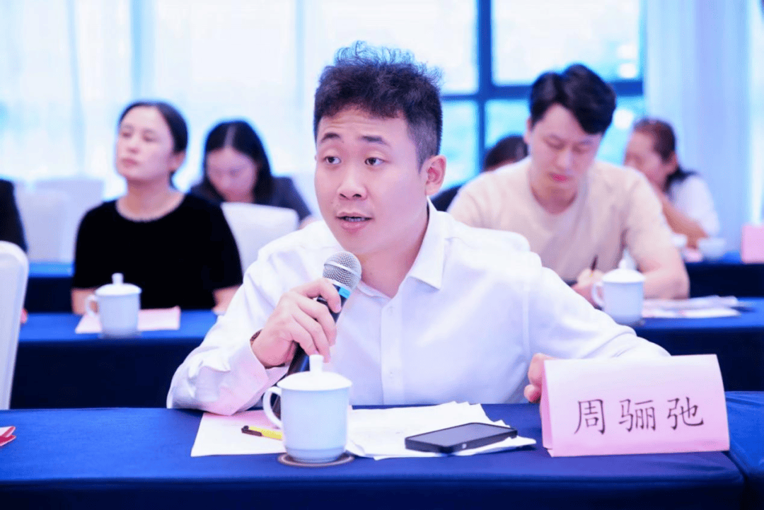 支串飞”“小车小团”高端定制游（线路含兴义）开元棋牌试玩“贵客”专属！贵州在深推介“支(图6)